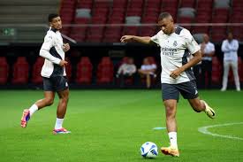 德甲-萨内梅开二度凯恩传射 拜仁主场3-2圣保利.